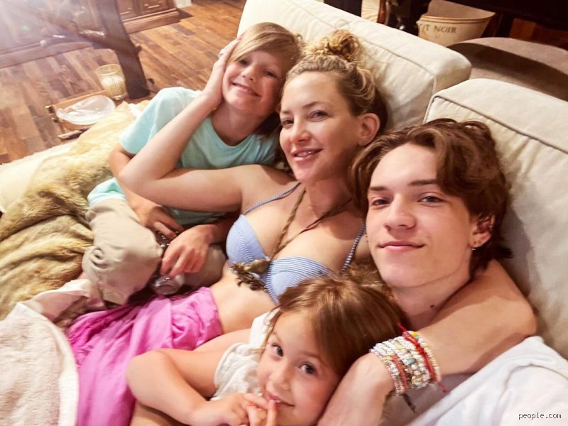 How old was Kate Hudson when she had her baby for the first time?