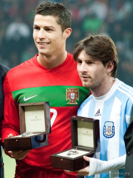 Does CR7 like Messi?