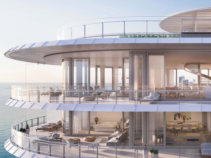 How many houses does Novak Djokovic own?