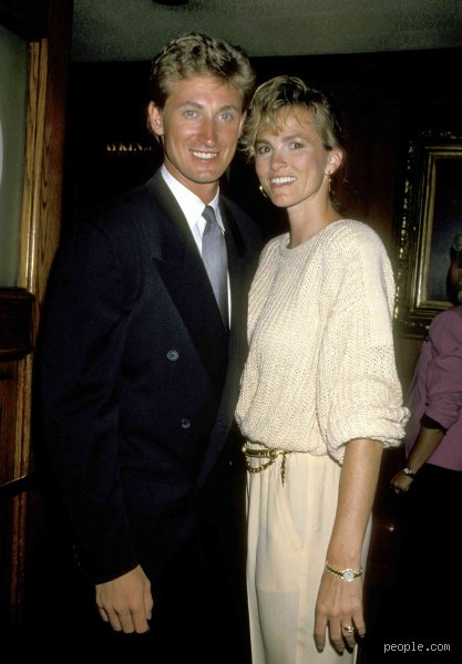 The True Story Behind Janet Jones, the Glamorous Woman Misidentified as Wayne Gretzky's First Wife