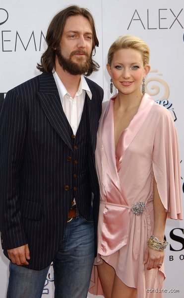 Navigating the Marital History of Kate Hudson: The Reality Behind the Hollywood Spotlight and Iconic Relationships