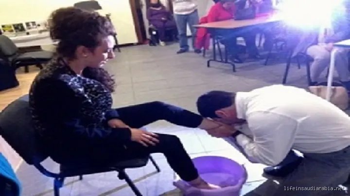 Is Kissing Feet Haram in Islam? The Blurred Line Between Ultimate Respect and Cultural Taboo