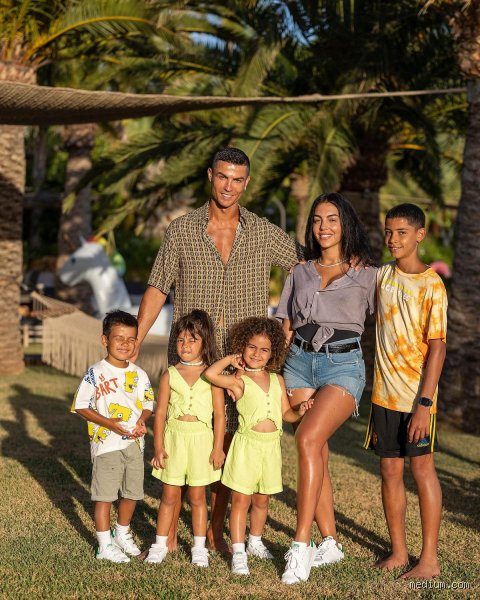 Is Georgina the biological mother of Ronaldo's kids?