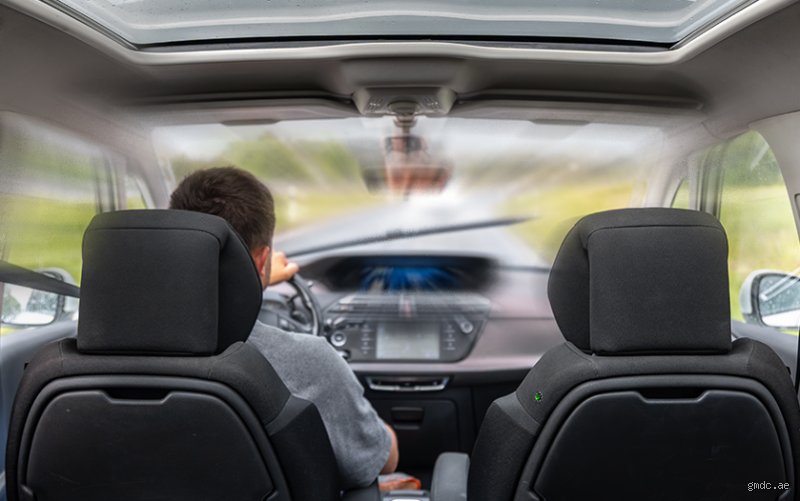Can I Drive at 17 in Dubai? The Ultimate Guide to UAE License Laws and Teenage Reality