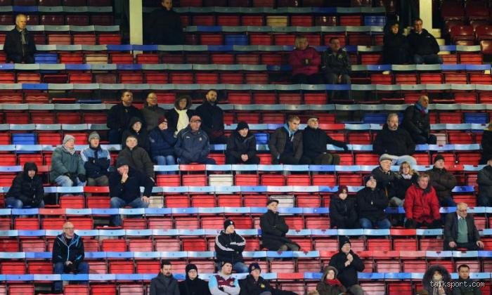 What is the lowest attendance at a Premier League game in football history?