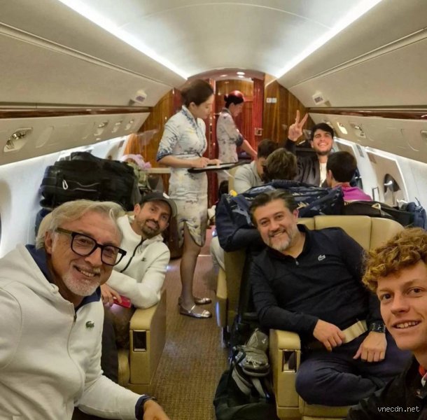 Does Alcaraz travel by private jet? The truth behind the tennis superstar's travel habits