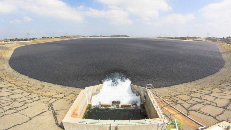 The Liquid Shield: What Materials Stop Water Evaporation in Extreme Climates?