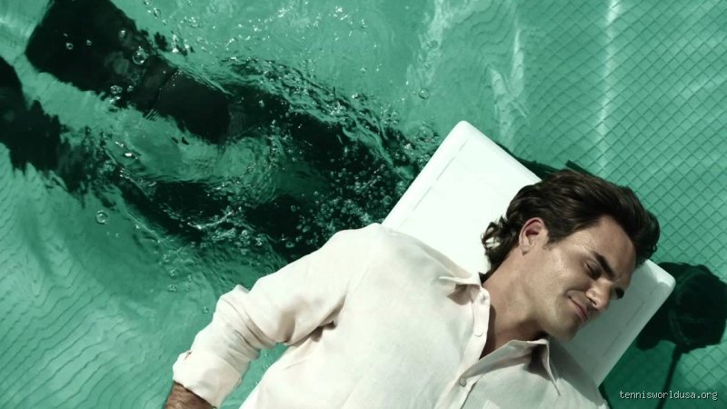 Does Federer sleep 12 hours a day?