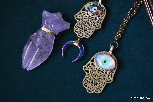 Is it haram to wear Hamsa?